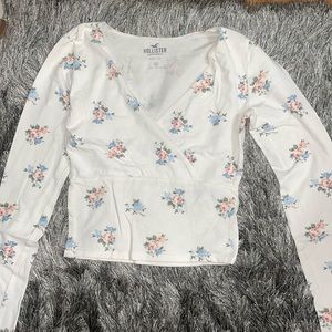 V-CUT HOLLISTER FLOWER TOP
